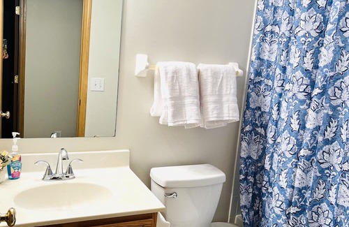 Northeast Columbus House | Comfortable 3-Bedroom House by CMH Airport & Easton Mall