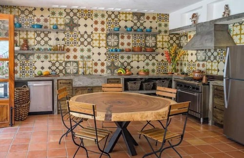 El Caloso Villa | Discover Casa Dalusso Green Room in Old Town B&B