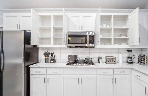 Garland House | Cozy 4-Bdrm Retreat w/ BBQ and Firepit - Ideal for Lrg Grps and Outdoor Living