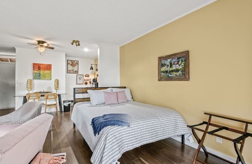 Diamondhead Condo | Cozy Diamondhead Studio - Steps from Pool and Tennis Courts