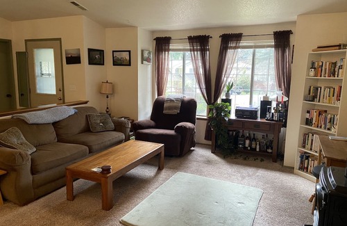 Lacey House | Inviting 3-Bedroom House in Olympia with WiFi & Fitness Room
