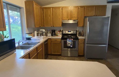 Lacey House | Inviting 3-Bedroom House in Olympia with WiFi & Fitness Room