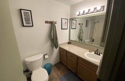 Lacey House | Inviting 3-Bedroom House in Olympia with WiFi & Fitness Room