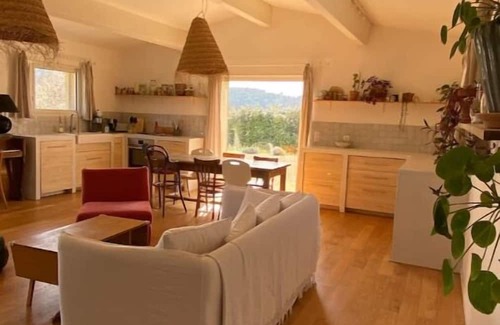 Puyvert House | Scenic Maison Avec Vue sur Luberon with Spa and Hot Tub