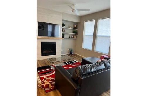 Aurora House | Trendy Home Office Retreat with Child-Friendly Amenities