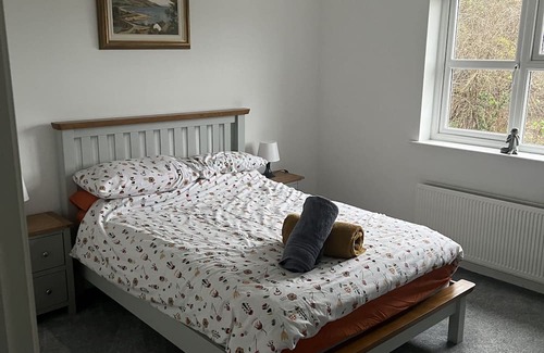 Ballycastle House | Cozy Fairhill Cottage: Just Minutes from the Beach