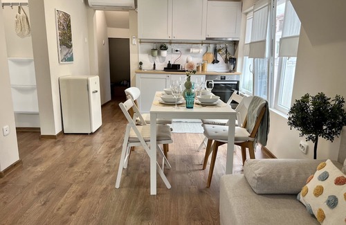 Burgas Apartment | Cozy Harbor View Stay Near City Center with Pet-Friendly Amenities