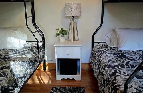 Royal House | Charming Cabin Retreat Near Lake Quachita, Pet-Friendly