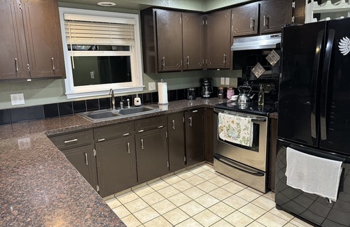 Thurston House | Cozy 3-bedroom house in enjoyable Springfield with AC