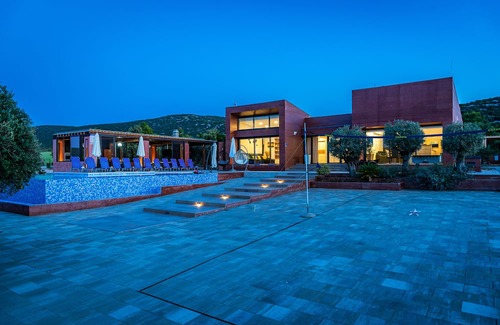 Tisno Villa | Elegant 5-Bedroom Villa in Tisno with SPA & WiFi Access