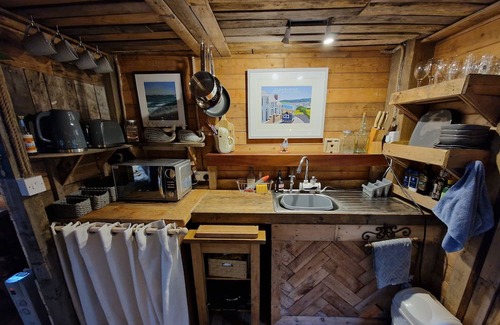 Penrhyn Bay Cabin | Experience Hills and Sea at The Crow's Nest Hotel