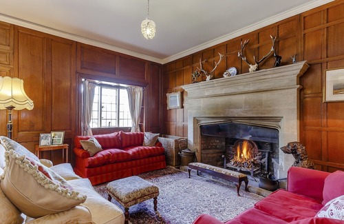 Swindon House | Pet-Friendly Grade 2 Listed Manor with Cozy Amenities