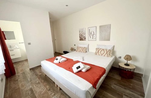 Montady Villa | Relaxing Villa Architecte with Pool and Spa Amenities
