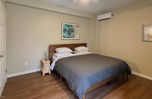 Oviedo House | Inviting Knight Stay: Relax with Spa and Hot Tub Access