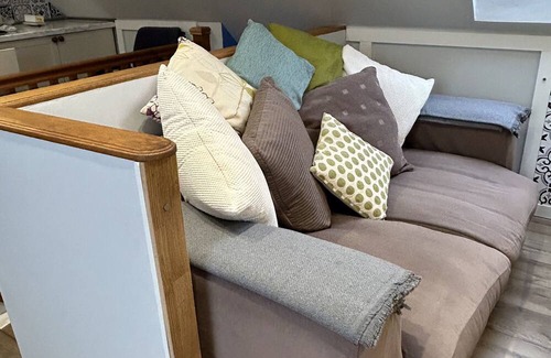Llantarnam Apartment | Convenient Retreat: Ideal for Family Fun and City Access