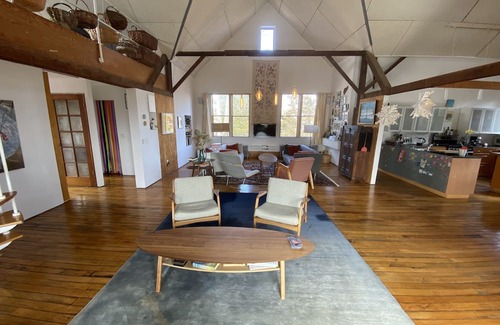 Aquebogue House | Idyllic Landmark Barn Retreat in North Fork Wine Country