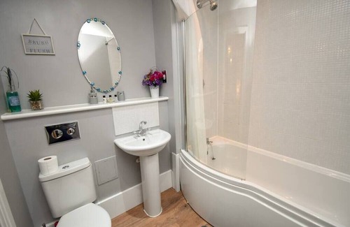 Northampton Apartment | Modern Town Centre Apartment with Family-Friendly Amenities