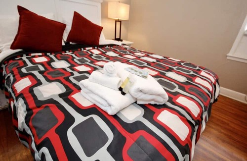 Lenox House | Trendy Midtown Retreat: Walk to Overton & Family-Friendly