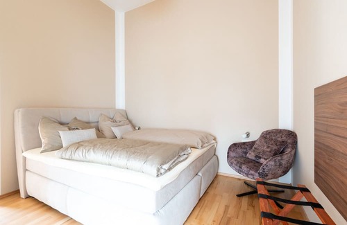 Parndorf House | Delightful Double Room with Terrace in Sunny Pannonia
