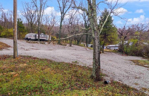 Burnside House | Private camping less than a mile from marina AND General Burnside State Park.