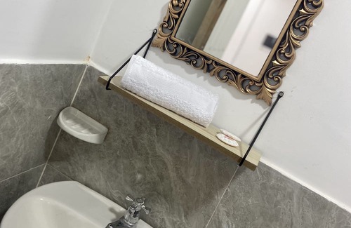 Santa Cruz de Mompox House | Charming French-Style Retreat: Pet and Child Friendly