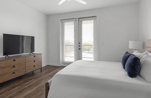 Austin Apartment | Stylish Apartment with Pool in Prime Location