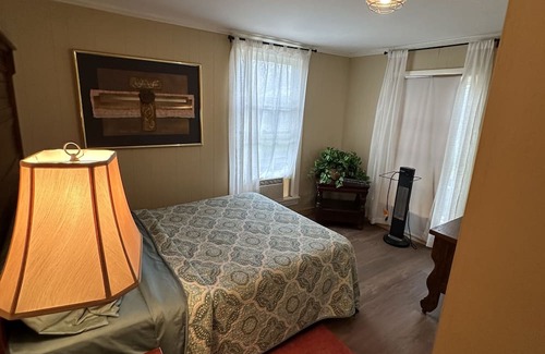 Poplarville Cabin | Charming 2-Bedroom Cabin with WiFi on the Pearl River