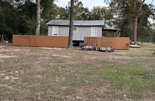 Poplarville Cabin | Charming 2-Bedroom Cabin with WiFi on the Pearl River