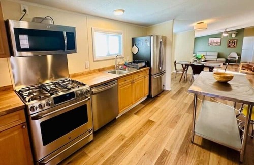 Tyrone House | Scenic Views at Zia House Above Downtown - 10/10 Rating