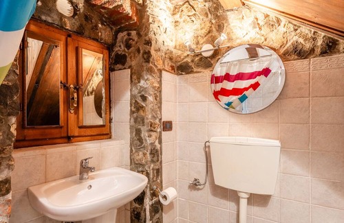 Trassilico House | Scenic Holiday Home 'Dimora La Rocca' with Mountain Views
