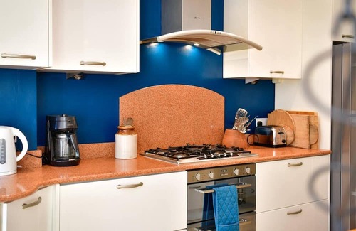 Heath House | Pass the Keys | Your Perfect Home Away from Home!