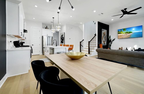 Spring Branch Central House | Convenient Townhome with Family-Friendly Amenities Awaits
