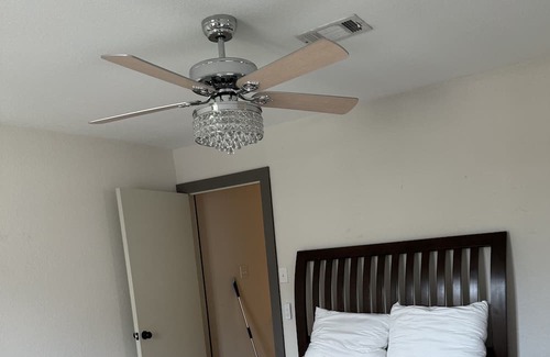 League City House | Comfortable Townhome for Medium/Long Term Stays in League City
