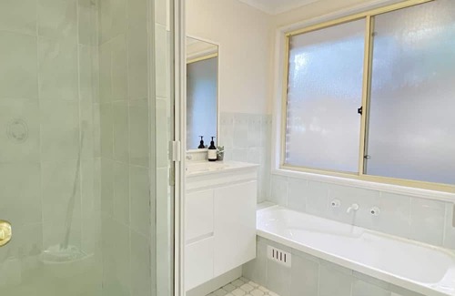 Ryde Villa | Inviting 3BR House with Garden, Near Macquarie Centre