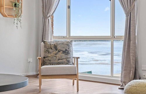 Charmhaven House | Waterfront Paradise in Charmhaven - Kayak + Pool