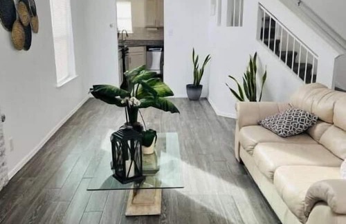 Northeast El Paso House | Modern Renovated House with Family and Pet-Friendly Amenities