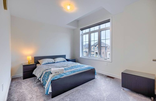 Cambridge House | Comfortable Stay with 4 Bedrooms and Hot Tub Access