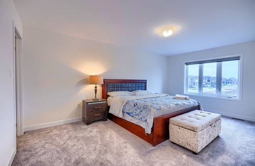 Cambridge House | Comfortable Stay with 4 Bedrooms and Hot Tub Access