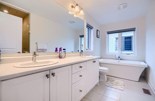 Cambridge House | Comfortable Stay with 4 Bedrooms and Hot Tub Access