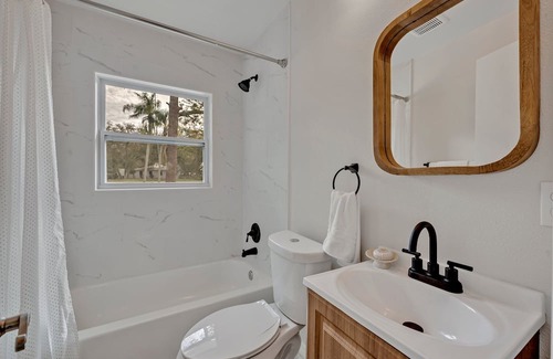 Lake Mary House | Cozy water front 4-bedroom home in charming Sanford, FL
