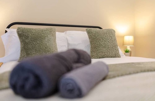 Cowbridge House | Idyllic Cottage Retreat Perfect for Families and Pets
