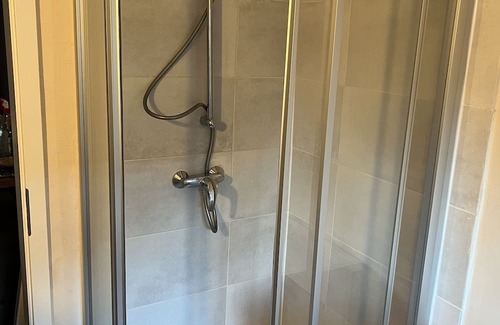 Jork Apartment | Private Rooms with Kitchen, Smart TV & Family-Friendly Amenities