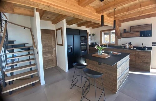 Thyez Ski Chalet | Inviting Chalet with Jacuzzi in Avoriaz - Family-Friendly