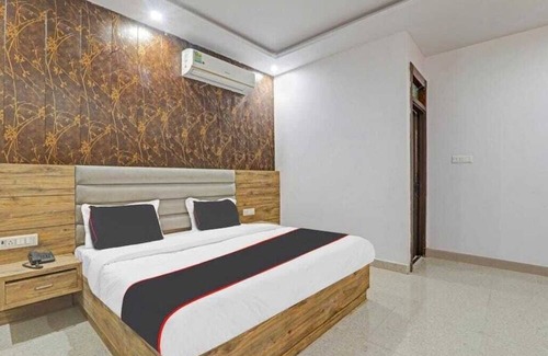 Gomti Nagar Hotel | Budget-Friendly ICYHOTELS HL INN with Family Amenities