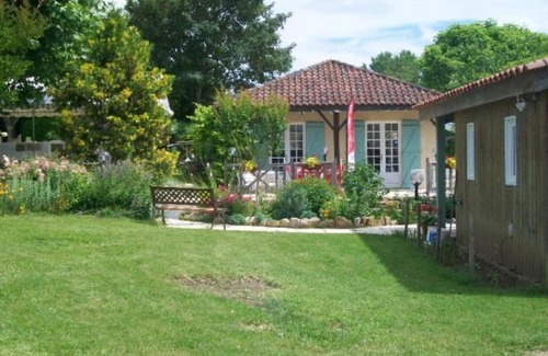 Villefranche-du-Perigord House | Cozy Mobilhome with Pool and Family-Friendly Amenities