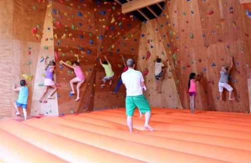 Orpierre House | Family-Friendly Camping with Pool and Spa Amenities