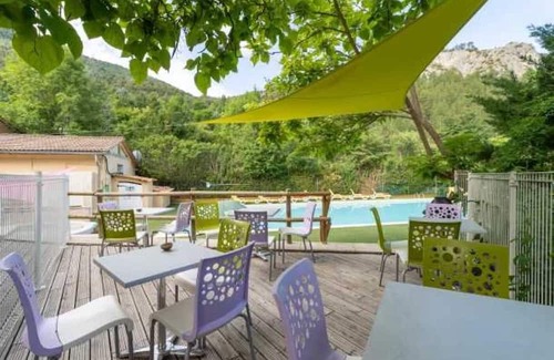 Orpierre House | Relaxing 4-Star Camping with Pool and Family Amenities