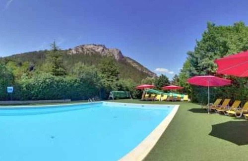 Orpierre House | Relaxing 4-Star Camping with Pool and Family Amenities