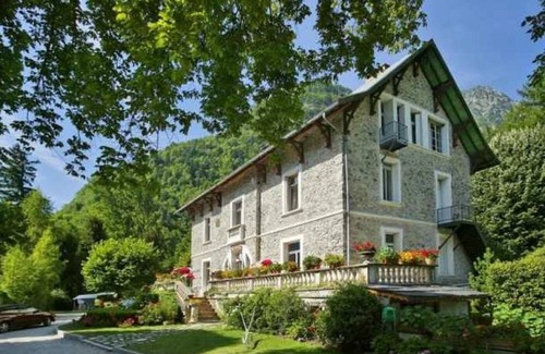 Le Bourg-d'Oisans House | Family-Friendly Camping with Water Park & Spa Amenities