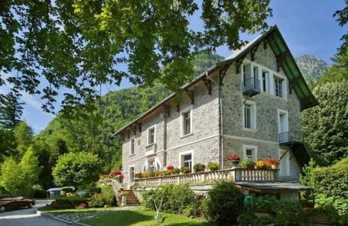 Le Bourg-d'Oisans House | Family-Friendly 4-Star Camping with Water Park & More